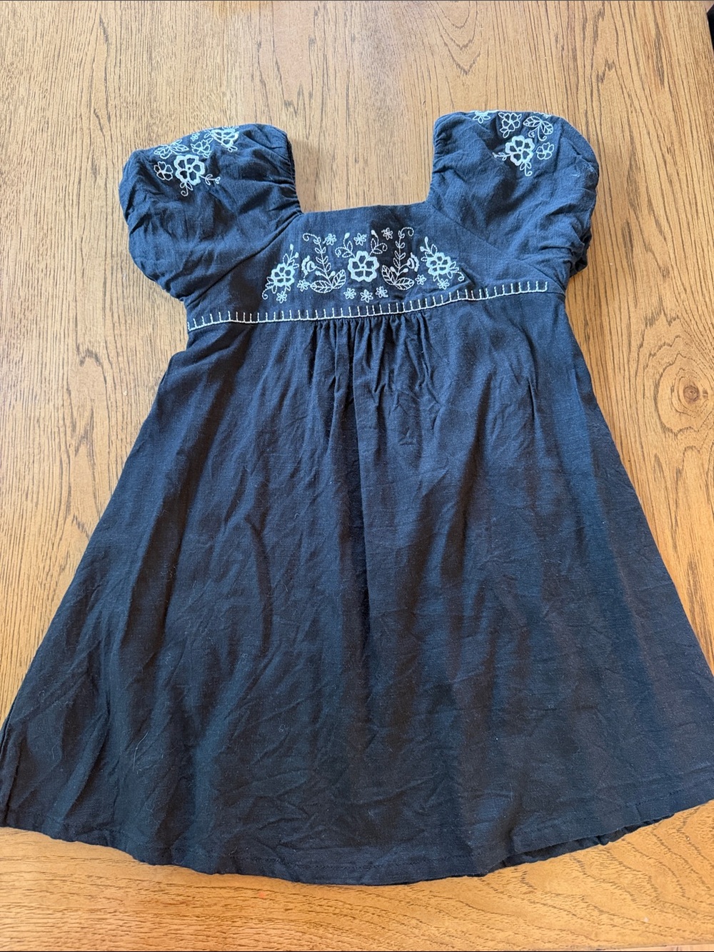 Girls size 6 linen blend Black Embroidered Puff Sleeve Dress